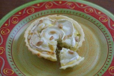 Tartelette poireau-chèvre-pignons