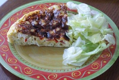 Omelette pâtes, tomates, fêta